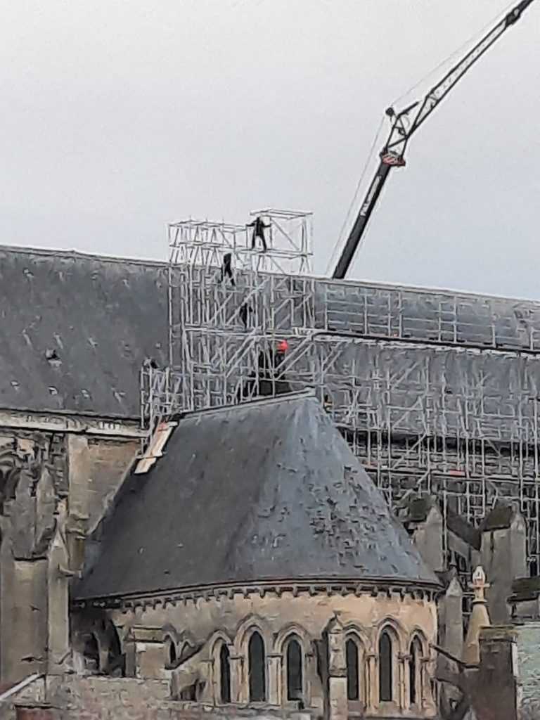 Travaux cathédrale Soissons - Les ouvriers acrobates