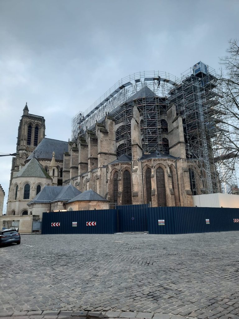 Travaux cathédrale Soissons - Vue générale du chantier au chevet